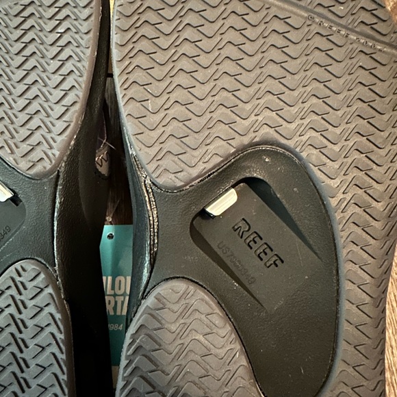 Reef Black and Grey flip flops. Size 8. - Picture 6 of 6